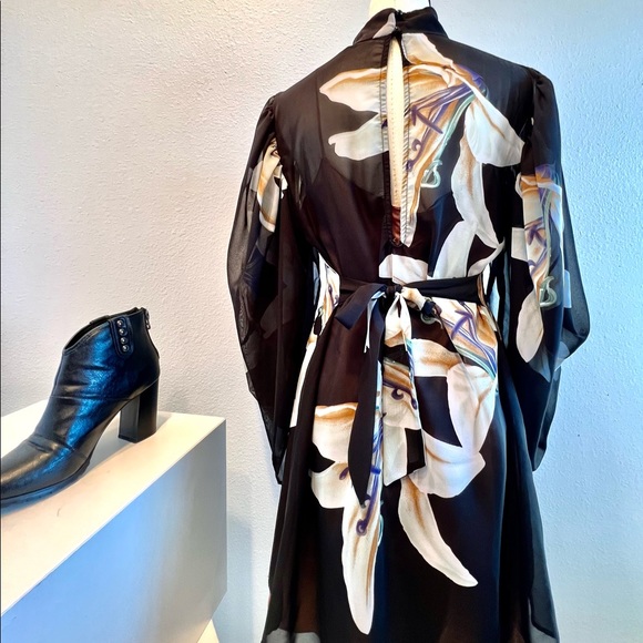 Va Va Voom sheer floral black art dress open back hi neck cape sleeve - Picture 4 of 16